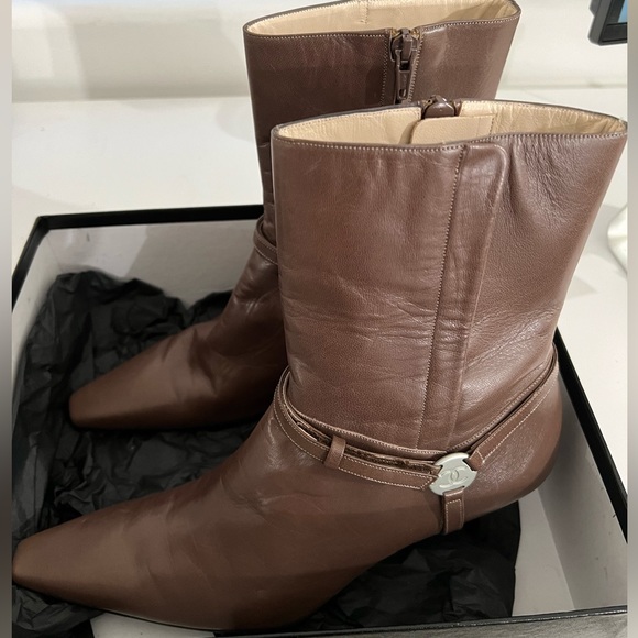 Chanel pointed toe bootie with velcro strap brown New with Box EU 39 US 9 - Picture 9 of 10